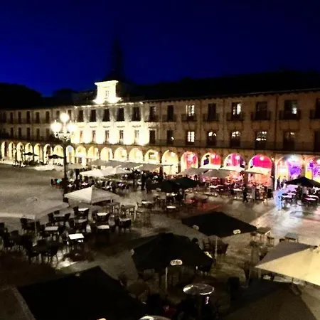 Arquitecto De La Vida- Plaza Mayor בית הארחה