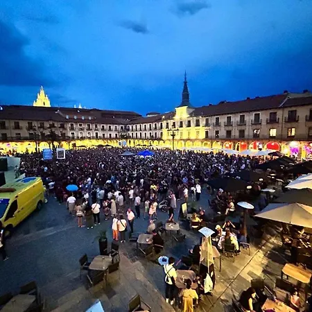Arquitecto De La Vida I - Plaza Mayor Penzion *